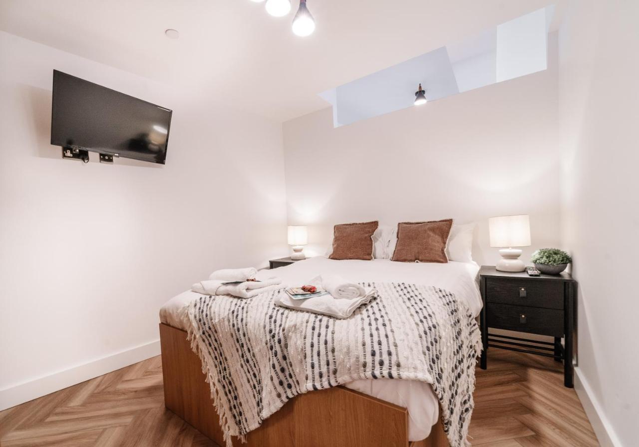 Royal House Stylish Apartments - Chester Ngoại thất bức ảnh