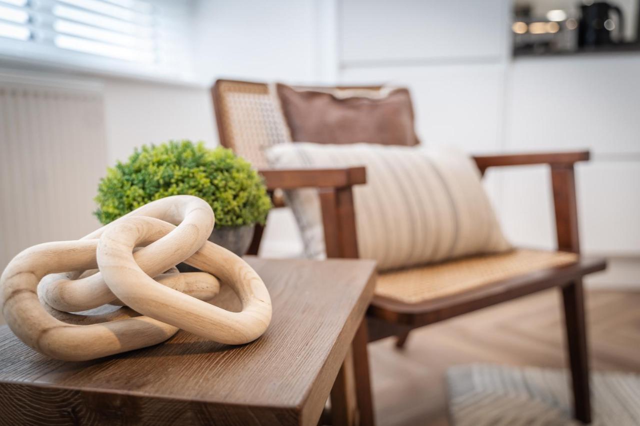 Royal House Stylish Apartments - Chester Ngoại thất bức ảnh